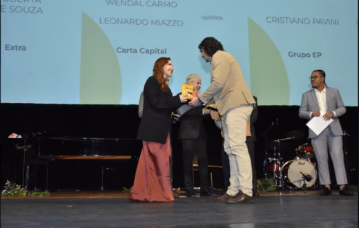 Paula-entrega-premio-1536×1023-1