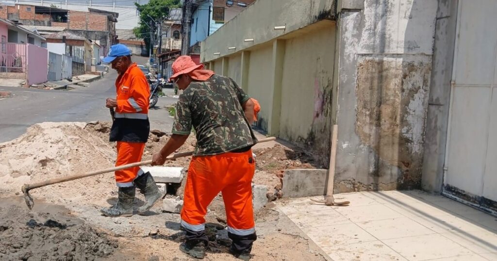 Reconstrução de calçada acompanha nova etapa de drenagem na rua Pitimbu, em Manaus