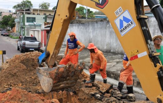 Avenida Penetração 2 passa por escavação para recuperação da drenagem no Japiim 2
