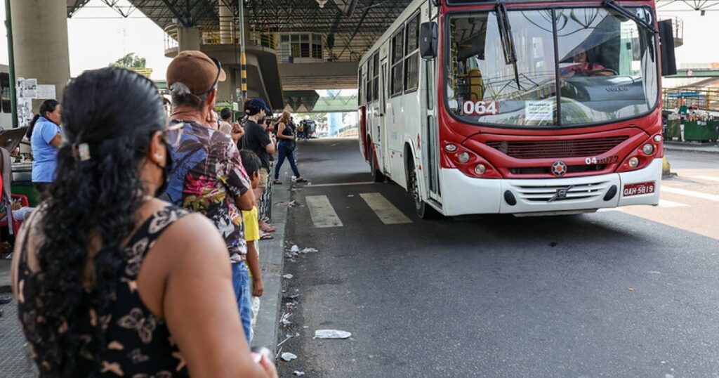 Apoio a cerca de cem escolas orienta operação de trânsito no segundo turno em Manaus