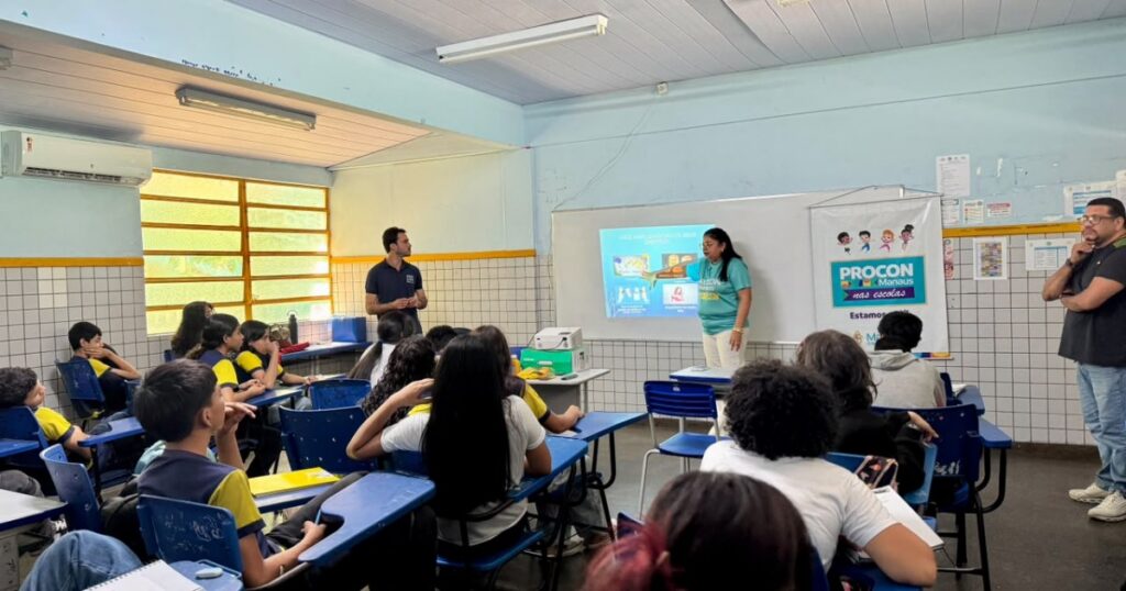 Projeto do Procon Manaus mostra a estudantes como buscar ajuda em conflitos de consumo