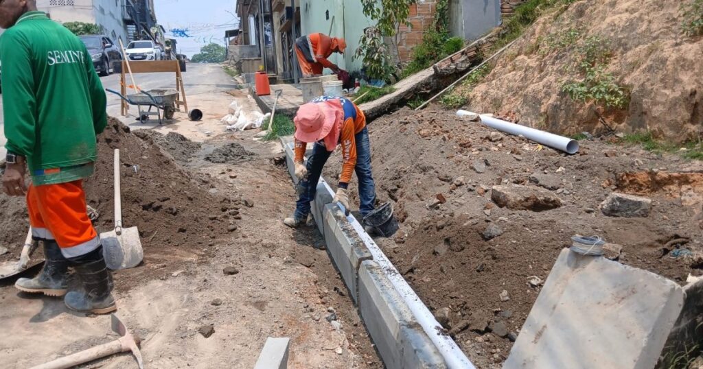 Rua Cuniau inicia recuperação pela rede subterrânea de drenagem no Armando Mendes