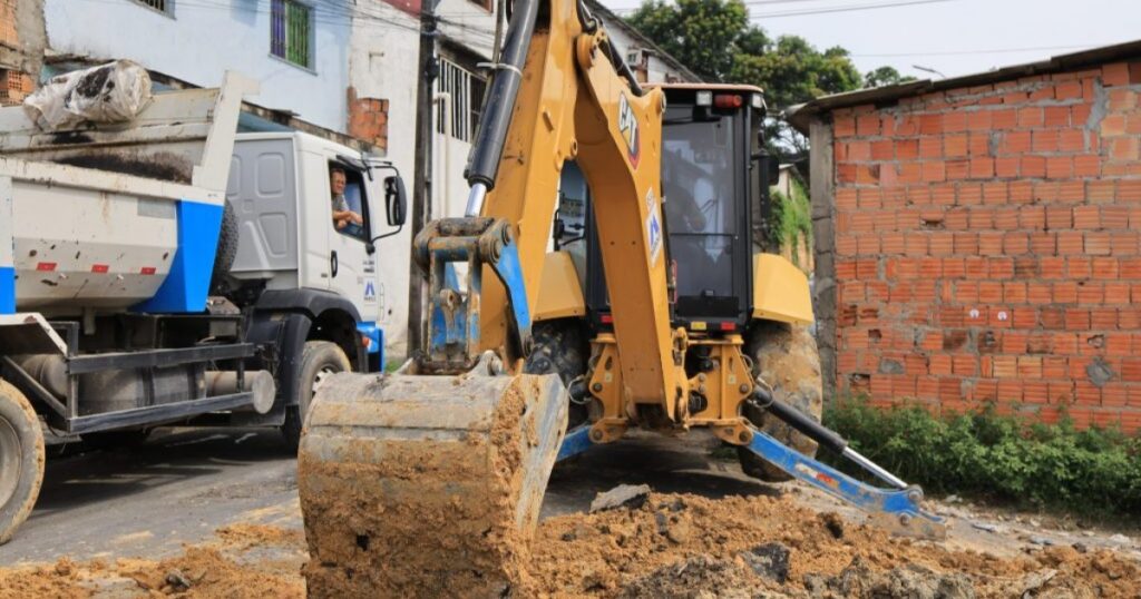 Danos na drenagem levam à troca de tubulação na rua Uirapurus
