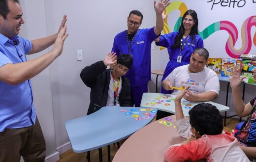 Entre terapias e tarefas diárias, Juventude TEA atende 250 adolescentes em Manaus