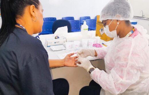 Programação do Outubro Rosa na zona Leste combina rastreamento, vacinação e busca ativa