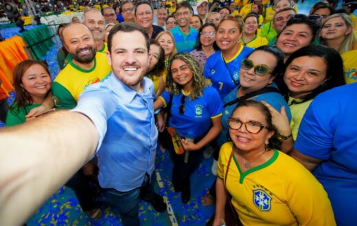 Quase 16 mil professores integram rede de Manaus; relatos mostram práticas em duas escolas