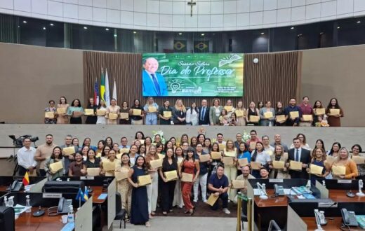 Divulgação não informa quantos educadores foram homenageados em sessão na Câmara de Manaus